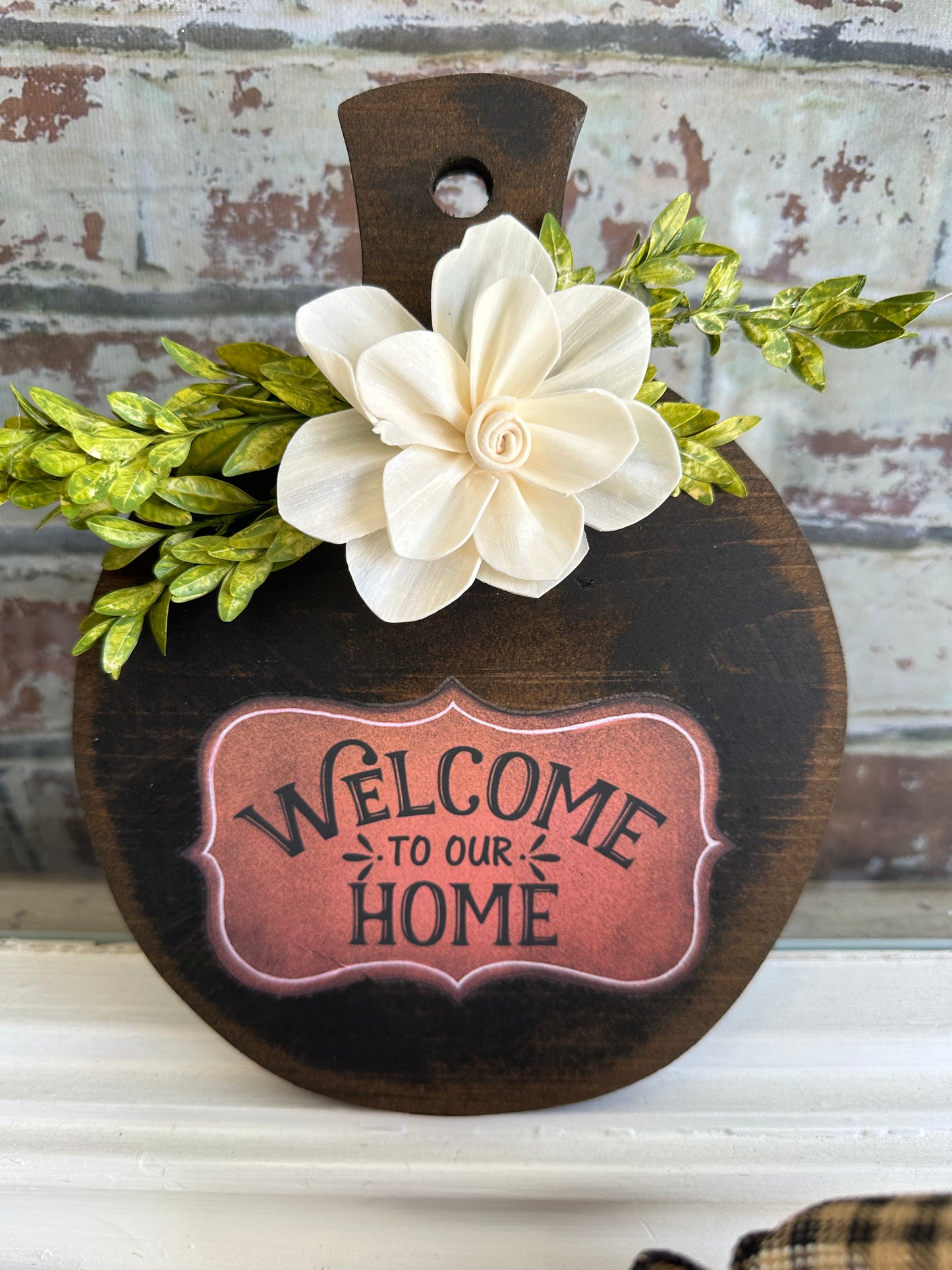 Farmhouse cutting board decor