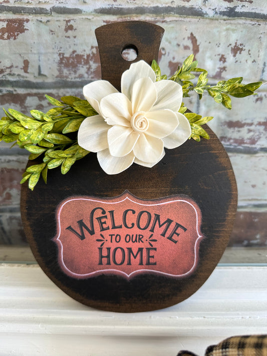 Farmhouse cutting board decor
