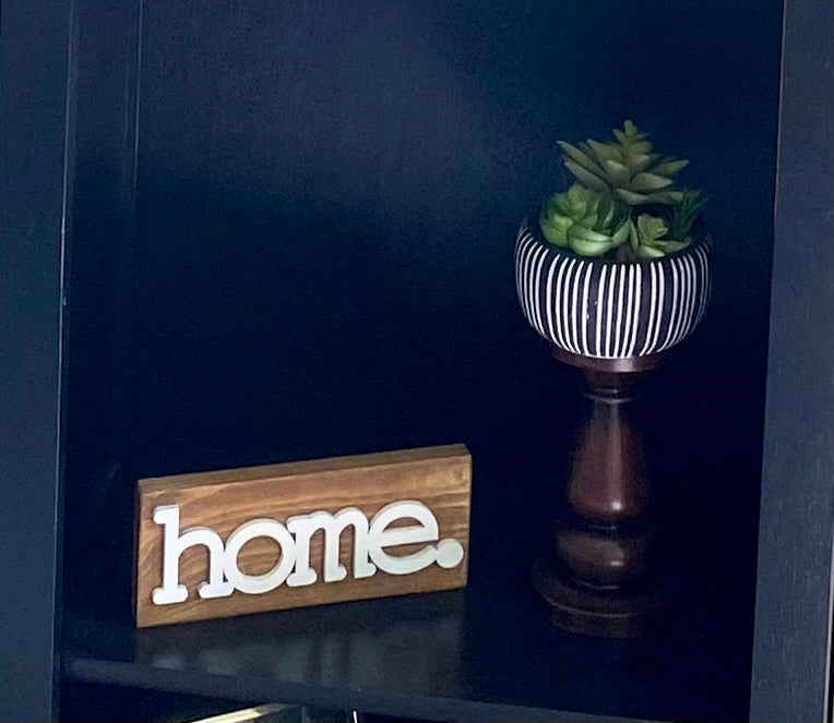 Home shelf sitter